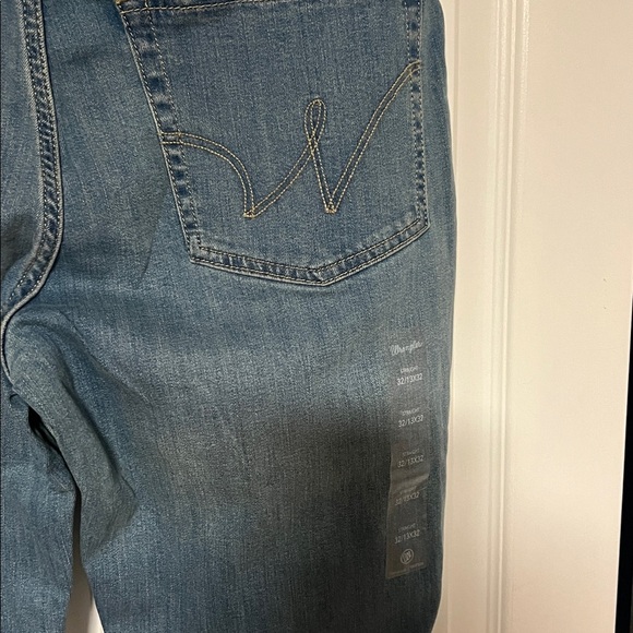 Wrangler Women’s Straight Leg Jeans - Picture 7 of 8